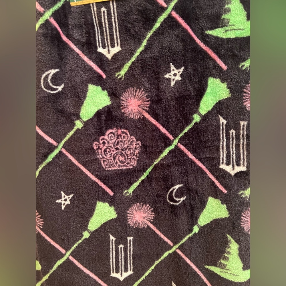 Wicked Musical Soft Plush Throw Blanket – 50” x 70” – Super Soft - Picture 6 of 7